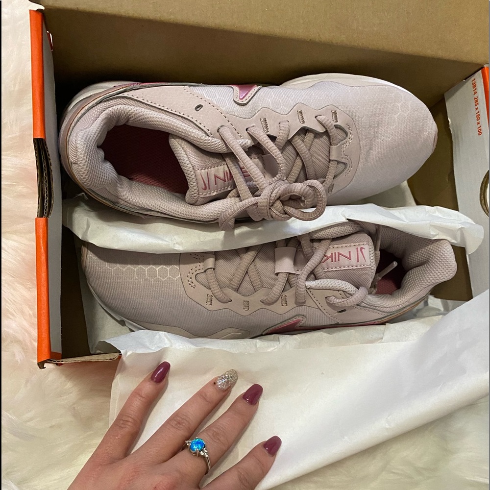 Brand new, still in box, never worn Nikes! Size 5.5 - Picture 4 of 9